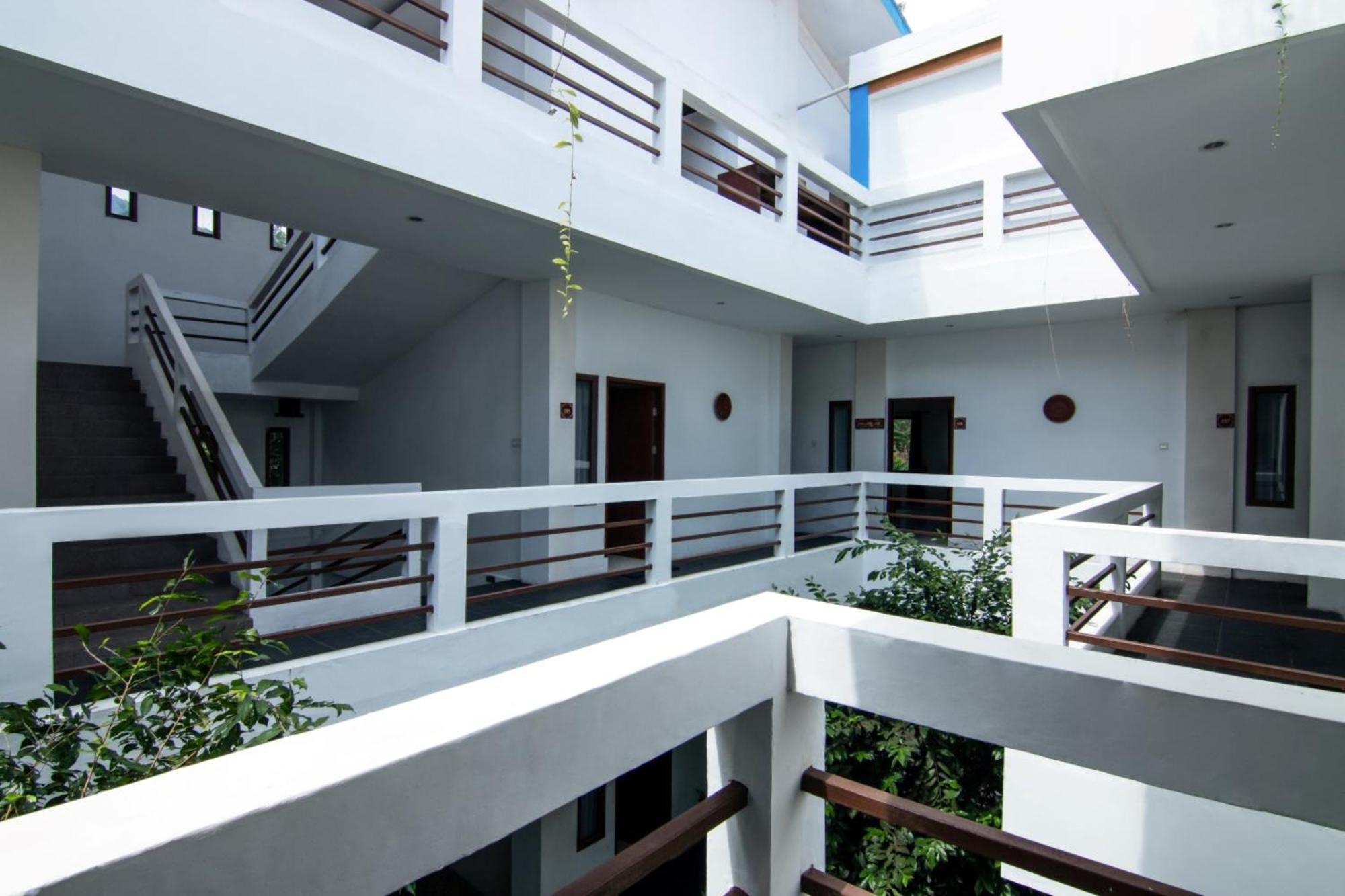RedDoorz Premium @ Diva Lombok Resort Senggigi Zewnętrze zdjęcie